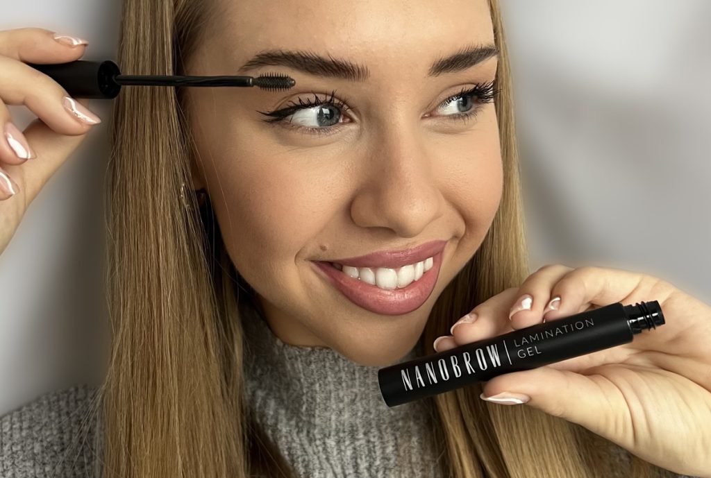 Make-up mit Augenbrauen-Laminiergel